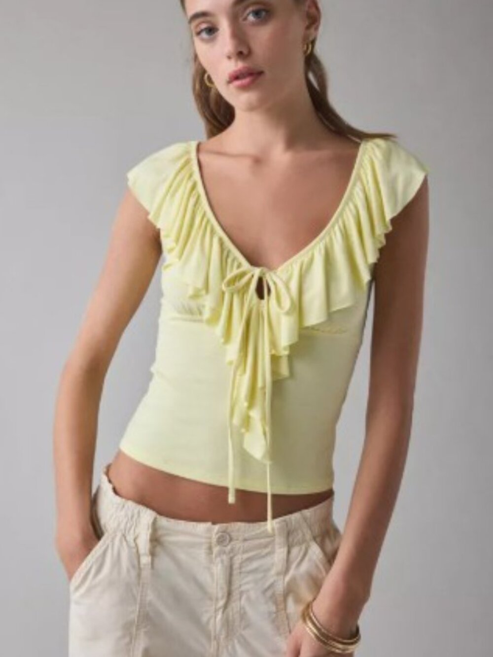 ( UO-34) Urban Outfitters Kimchi Blue Jada Ruffle Scoop Neck Jersey Knit Top